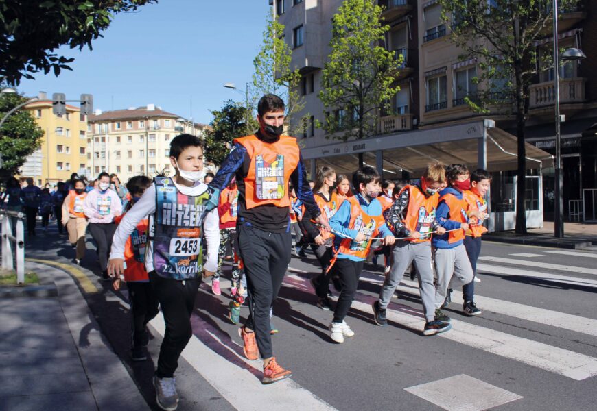 Euskararen lekukoa haur eta gazteen eskuetatik pasa da Irunen Euskararen lekukoa haur eta gazteen eskuetatik pasa da Irunen