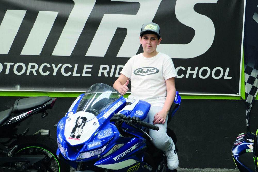 Ethan Ramírez motoziklista irundarrak motoen kategoria gorenetan lehiatzea du amets