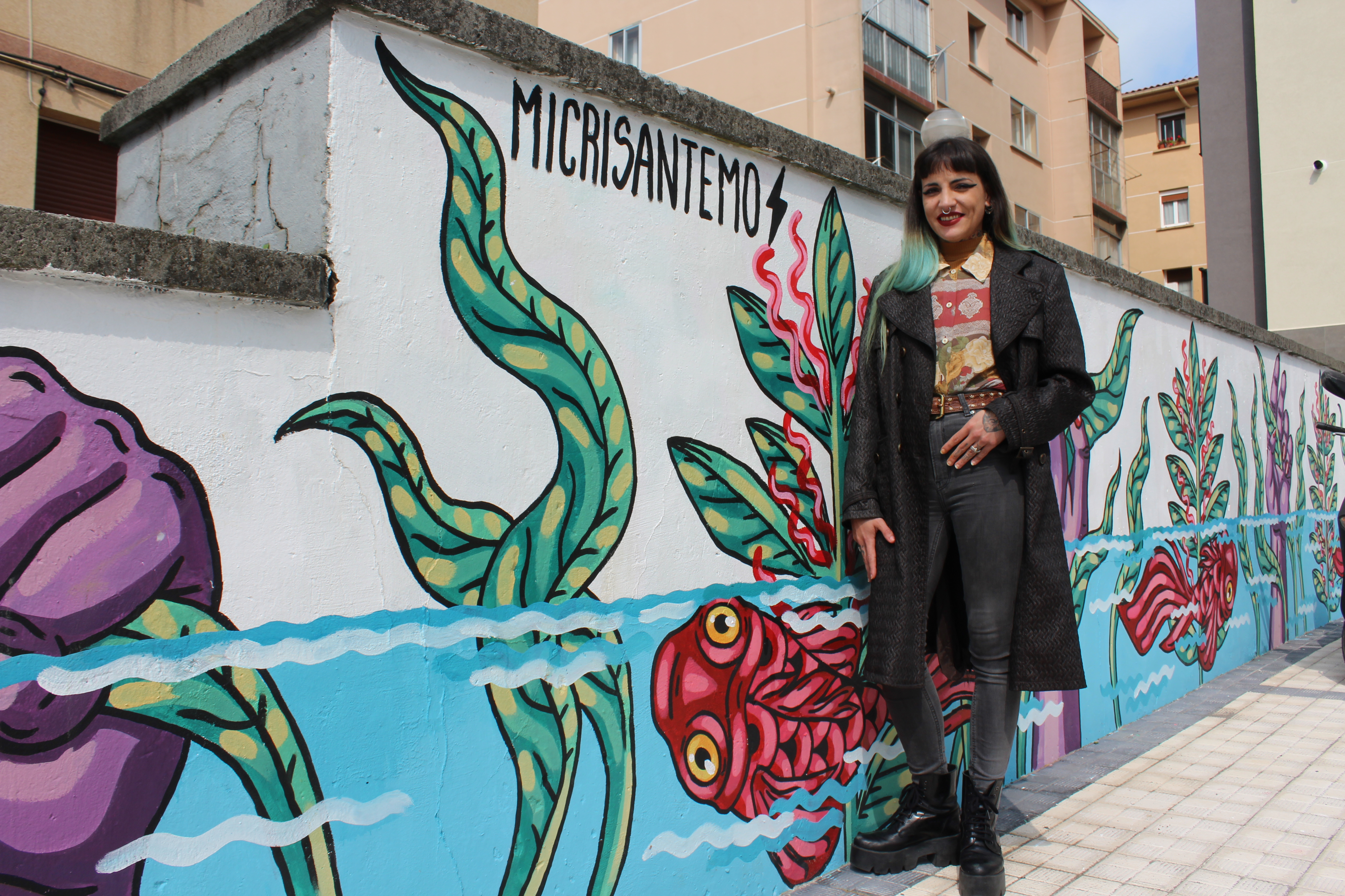 Cristina Juaniz, Micrisantemo artista: “Asko gustatzen zait Irunen muralak egitea, uste baitut kolore asko behar duen hiria dela”