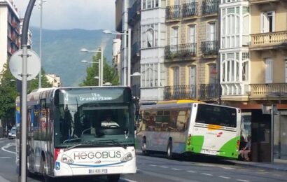 Bueltan da udan Puiana eta Hendaiako hondartza lotzen dituen autobusa