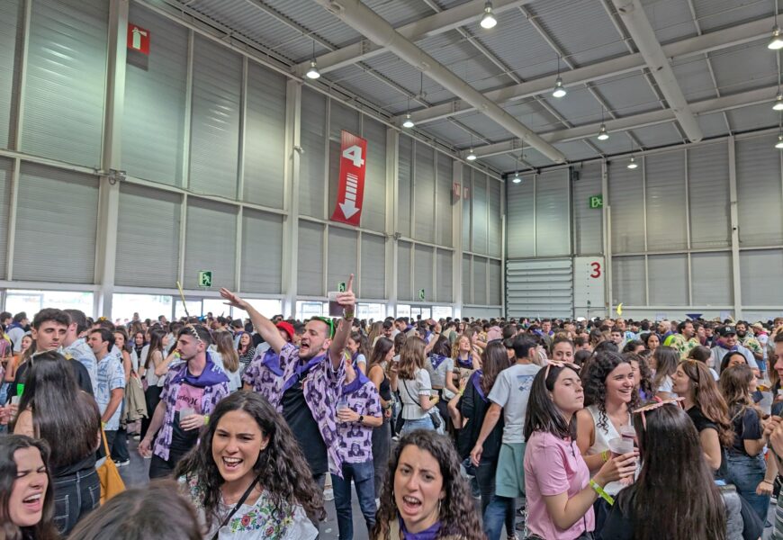 Igandeko eguerdiko 12:00etan hasiko da 2025eko Herri Bazkariko sarreren salmenta