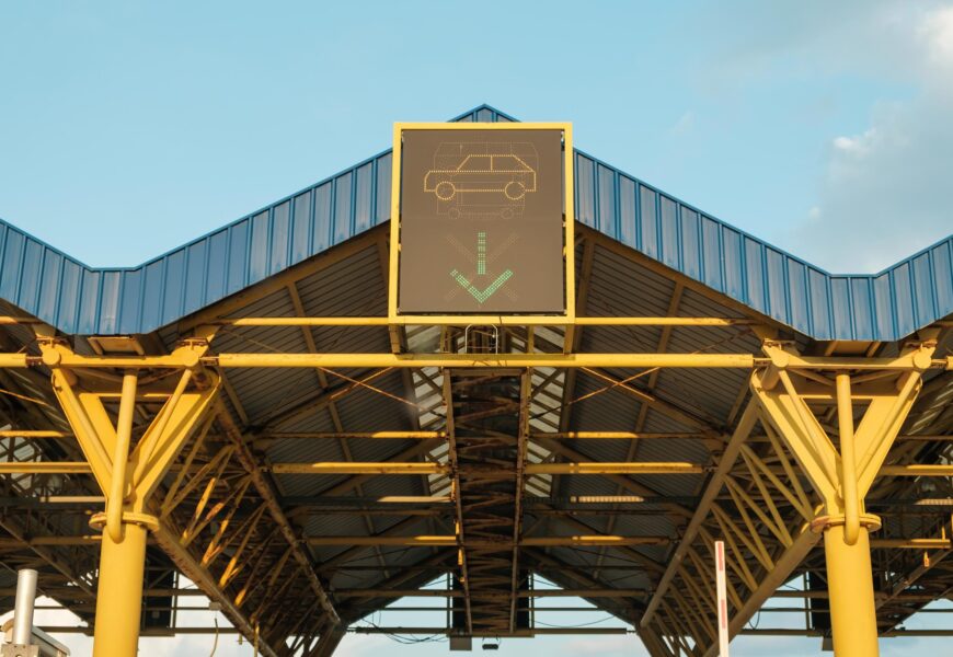 Astelehenean hasiko dira A-63 autobidean Biriatuko ordainlekuaren zorua berritzeko lanak