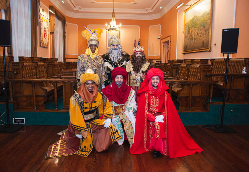 Errege Magoen desfileak trafiko mozketak eragingo ditu igande arratsaldean Errege Magoen desfileak trafiko mozketak eragingo ditu igande arratsaldean