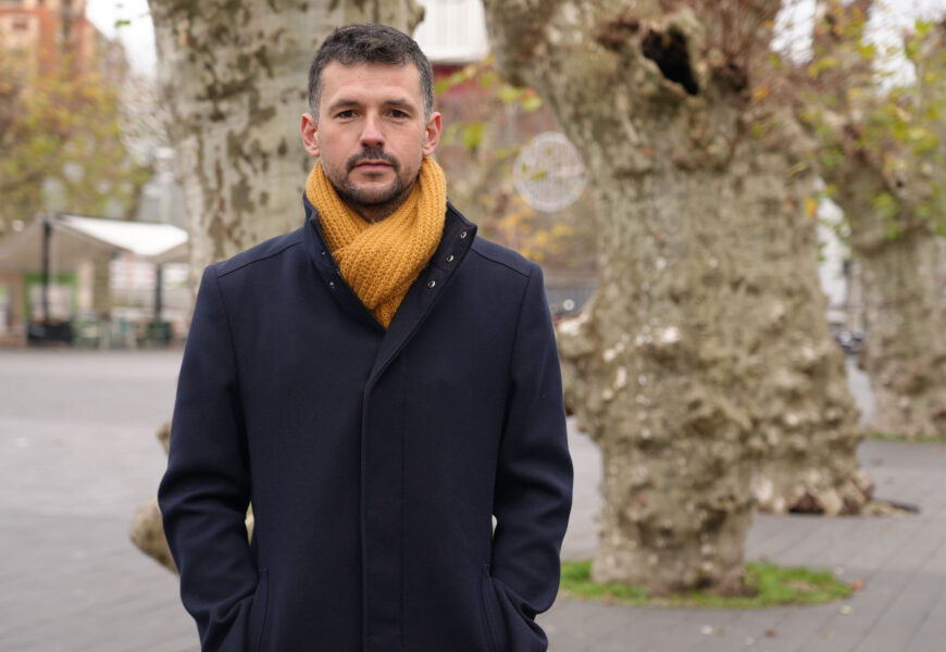 Xabier Ormazabal, ETBko asteburuetako albistegietako aurkezlea: “Nik ez nuen kazetari izan nahi, kameren atzean lan egin nahi nuen”