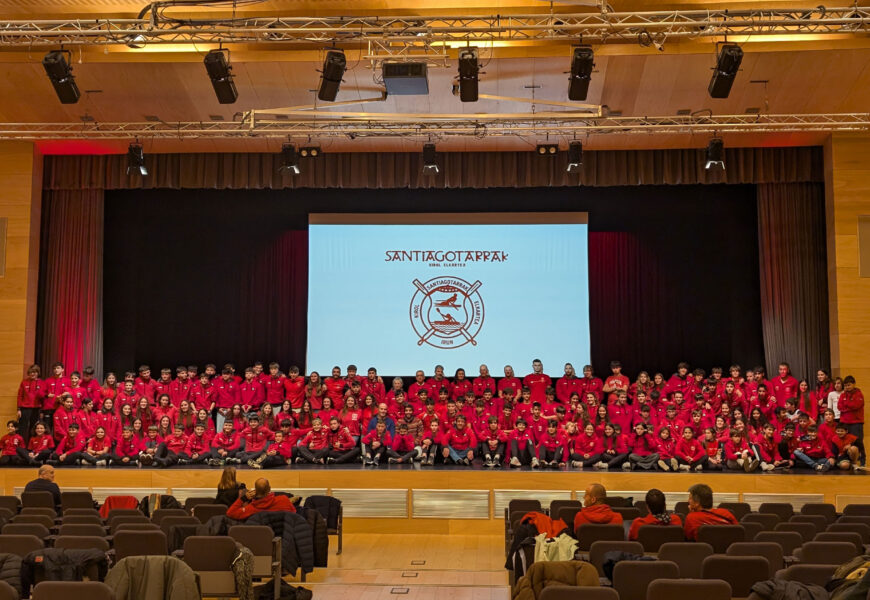 Santiagotarrak klubeko kirolariak denboraldi berriak dakarrenaz gozatzeko prest daude