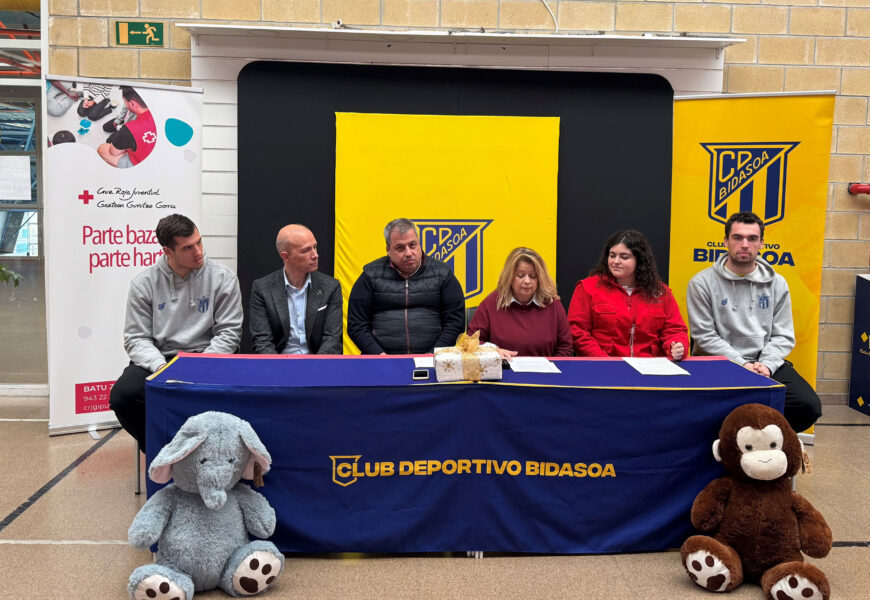 Bidasoa kluba Gurutze Gorriak jostailu hezitzaileak biltzeko antolatutako kanpainara batu da Bidasoa kluba Gurutze Gorriak jostailu hezitzaileak biltzeko antolatutako kanpainara batu da