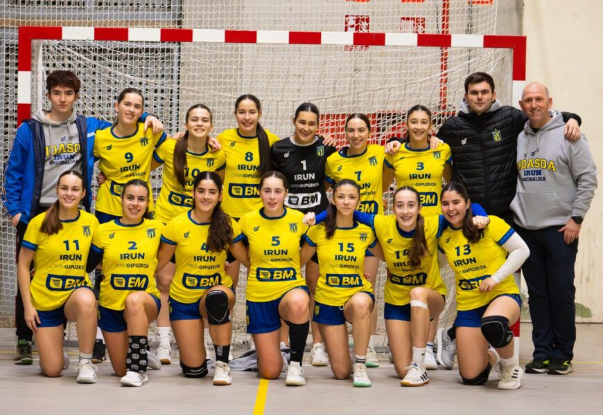 BM Bidasoa Iruneko emakume kadeteen taldeak igoera lortzeko borrokatuko du