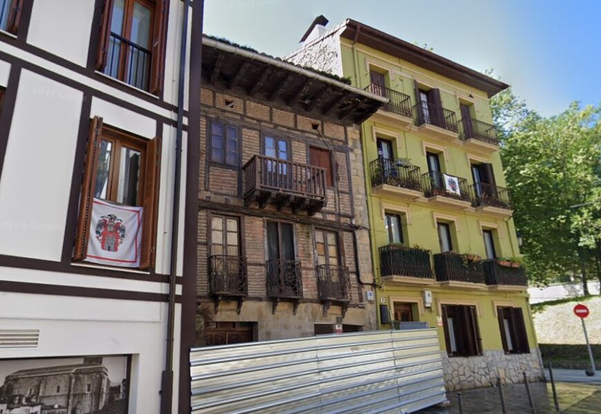 Irungo Udalak Larretxipi karrikako 4 zenbakiko eraikina hustu du