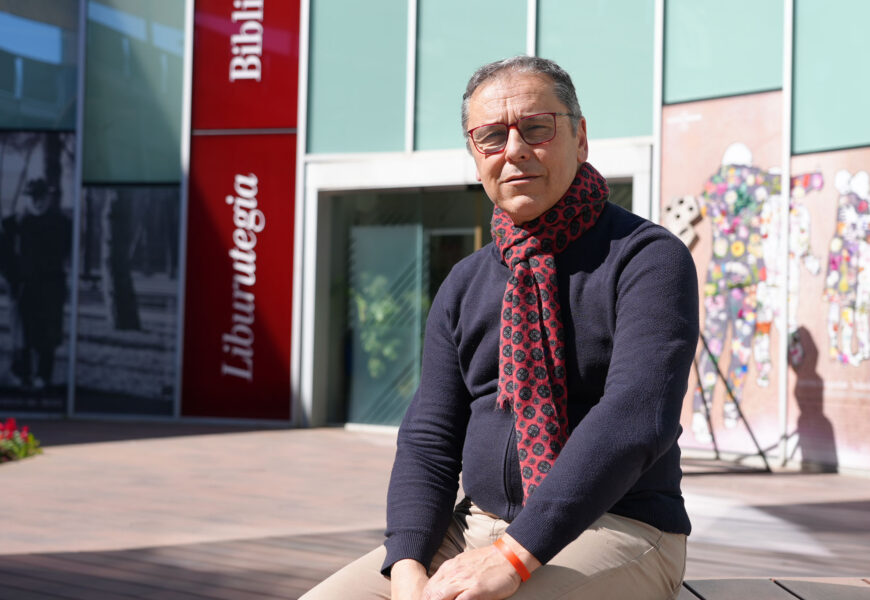 Iñaki Ceberio, Irungo Udal Liburutegiko liburuzaina: “Liburutegi batek behar duen espazio guztia izatea ez da inoiz gertatuko” Iñaki Ceberio, Irungo Udal Liburutegiko liburuzaina: “Liburutegi batek behar duen espazio guztia izatea ez da inoiz gertatuko”