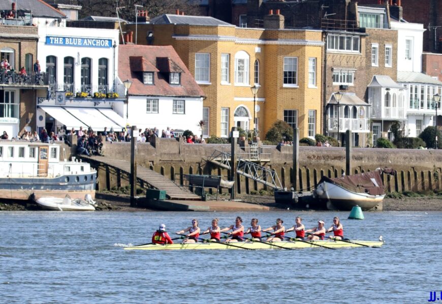 Santiagotarrak klubeko emakumeak Tamesis ibaian lehiatu dira bigarrengoz