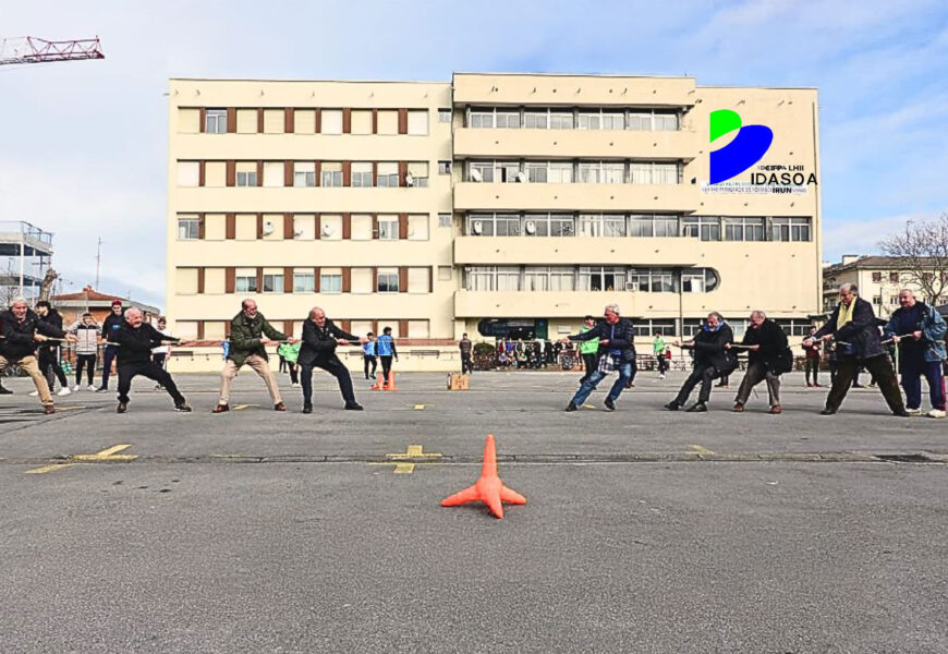 Bidasoa LHIIko Ikasle Ohien Elkartea patioan anbulatorioa eraikitzeko proiektuaren aurka agertu da Bidasoa LHIIko Ikasle Ohien Elkartea patioan anbulatorioa eraikitzeko proiektuaren aurka agertu da
