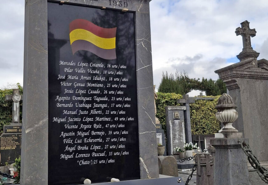Pikoketan fusilatutako pertsonen panteoia zaharberritu dute izen zerrenda eguneratzeko Pikoketan fusilatutako pertsonen panteoia zaharberritu dute izen zerrenda eguneratzeko