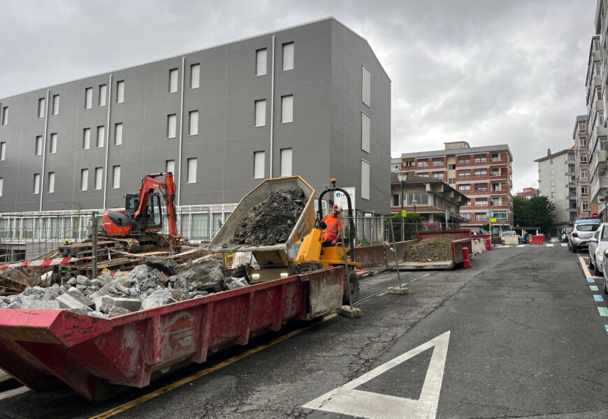 Basurko eta Anaka kaleak Emigrazio eraikin berrira egokitzeko lanak aurrera doaz