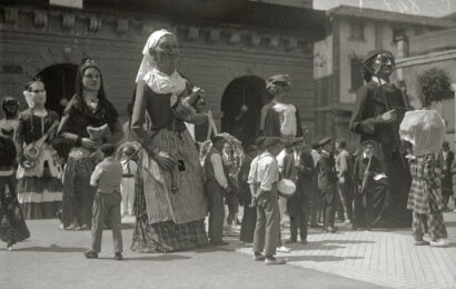 Irun’go Atsegiñako erraldoi eta buruhandiak: 100 urte San Pedro Egunean Udal Korporazioa laguntzen