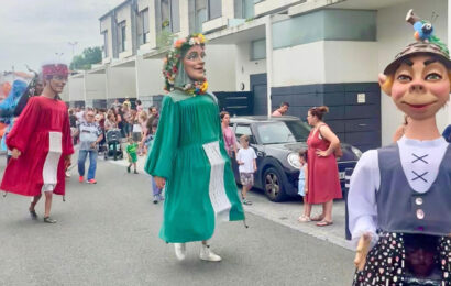 Erraldoiak eta zirkua jaien iragarle izan dira Irungo auzoetan barrena