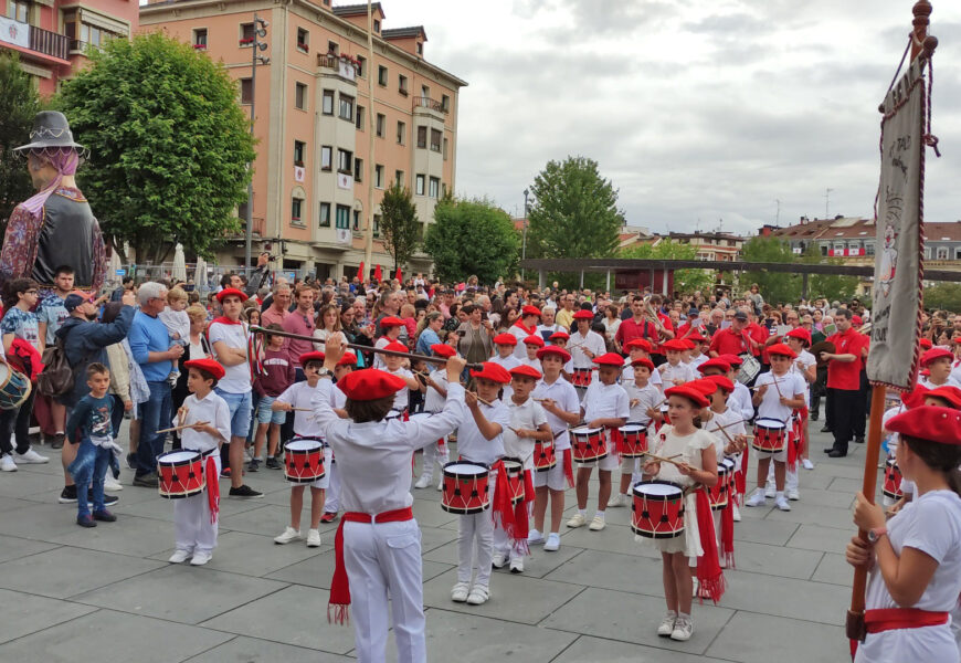 San Juan Arri Haur Danborrada prestatzeko lehen entsegua gaur arratsaldean egingo da San Juan Arri Haur Danborrada prestatzeko lehen entsegua gaur arratsaldean egingo da