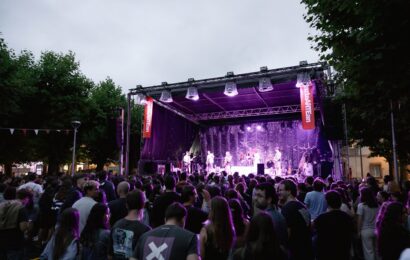 Pantaila erraldoia jarriko da Sarjia parkean Judelinen kontzertuaz gozatzeko