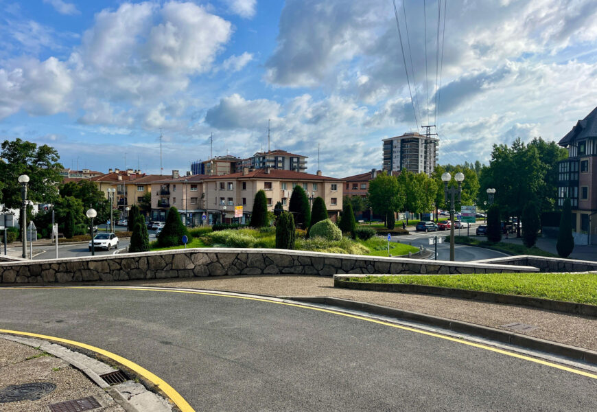 Irungo Udalak 215.000 euro bideratuko ditu espaloiak hobetu eta oztopo arkitektonikoak kentzeko