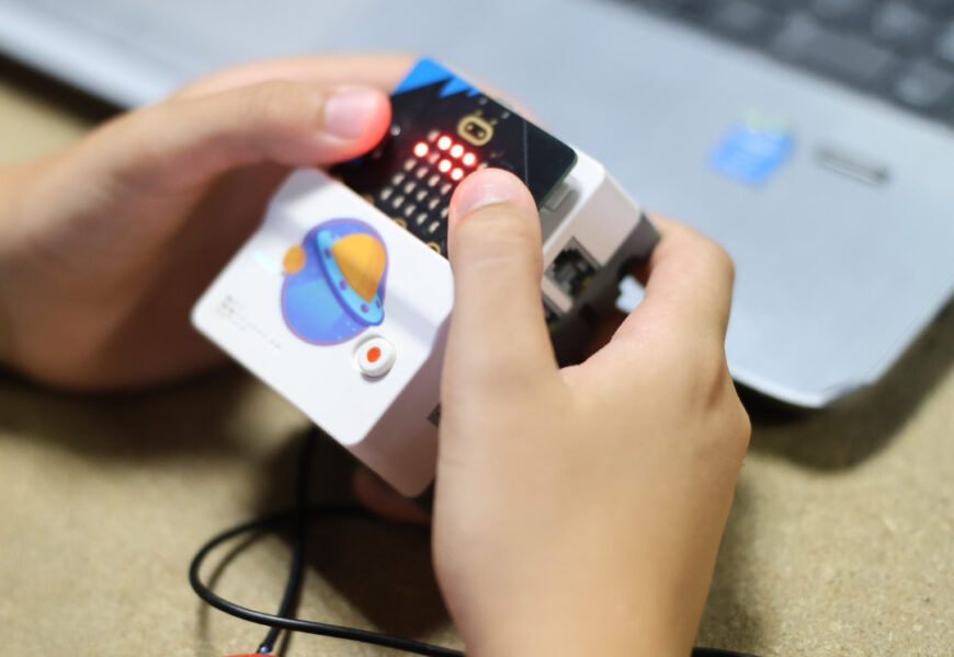 80 parte-hartzaile izan dituzte aurtengo udan egin diren IrunTech tailerrek