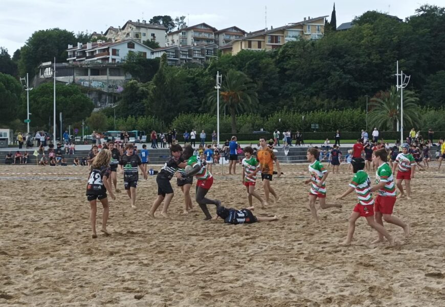 Txingudi errugbi klubak hondartzako errugbi eskolen arteko topaketa antolatu du iganderako