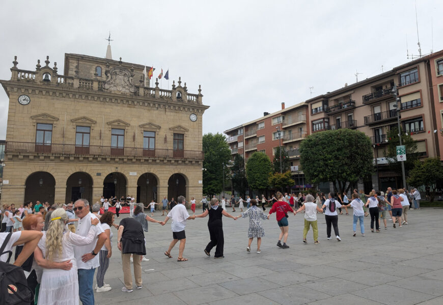 Muxikoak eta dantzak hiriko plazetara itzuliko dira igandetik aurrera Muxikoak eta dantzak hiriko plazetara itzuliko dira igandetik aurrera
