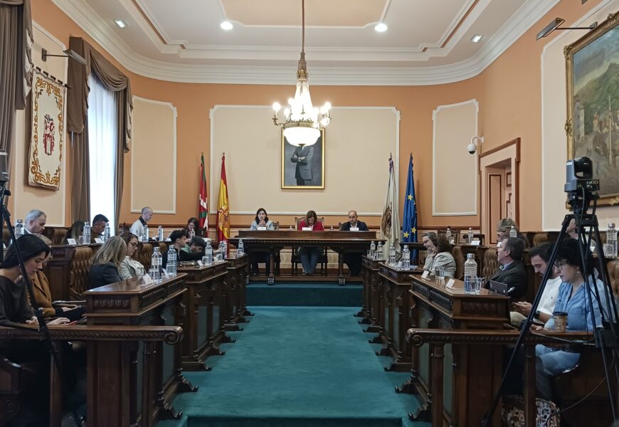 Urriko ohiko osoko bilkuran aho batez onartu da Irungo Udaltzaingora 15 agente batzea Urriko ohiko osoko bilkuran aho batez onartu da Irungo Udaltzaingora 15 agente batzea