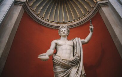 Klaudio: Baztertua izatetik inperioa gobernatzera Klaudio: Baztertua izatetik inperioa gobernatzera