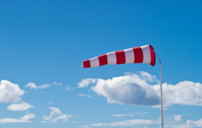 Eguerdiko 12:00ak arte luzatuko da haize-bolada bortitzengatik emandako abisu horia