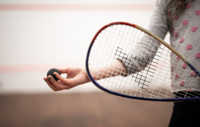 Lur Alai Squash klubak emakumeak squashera gerturatzeko doako ikastaroak proposatzen ditu