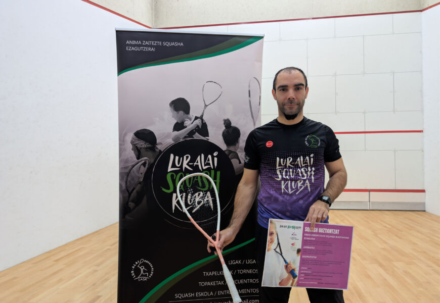 Lur-Alai kluba gogotik ari da lanean gazte eta emakumeak squashera erakartzeko
