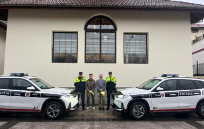 Irungo Udaltzaingoak bi auto hibrido berri gehitu dizkio bere flotari