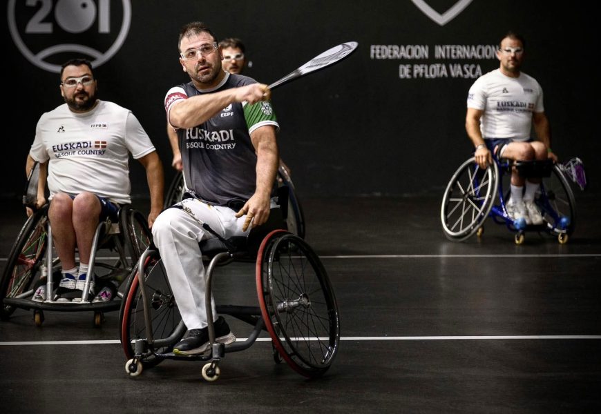 Beñat Lizasok pala egokituaren bidez gozatzen du kirolaz eta bizitzaz