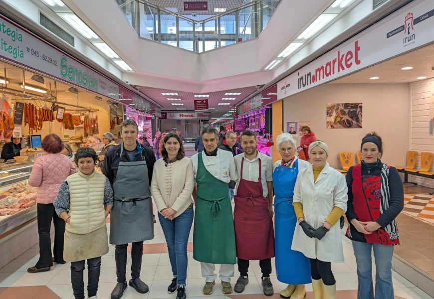 Udal azoka, erosketa egiteko guneaz gain, topagune sozial eta gastronomiko gisa marrazten da etorkizunean Udal azoka, erosketa egiteko guneaz gain, topagune sozial eta gastronomiko gisa marrazten da etorkizunean