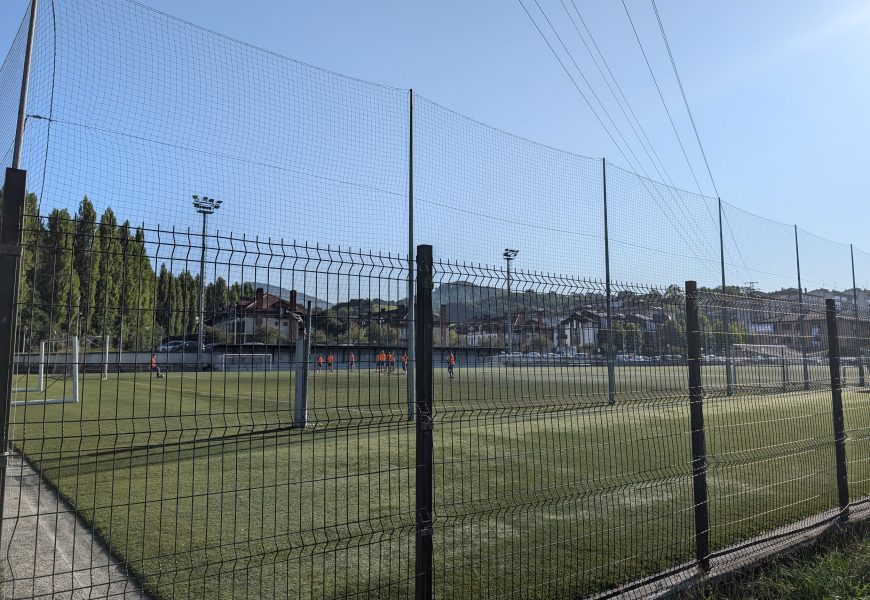 San Jose Langilea futbol zelaiko belar artifiziala eta kirol ekipamenduak berrituko dira San Jose Langilea futbol zelaiko belar artifiziala eta kirol ekipamenduak berrituko dira