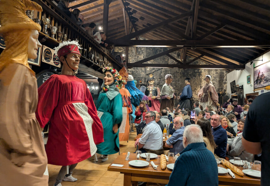 Txotx irekierarekin hasi dute 2026ko denboraldi berria Ola sagardotegian