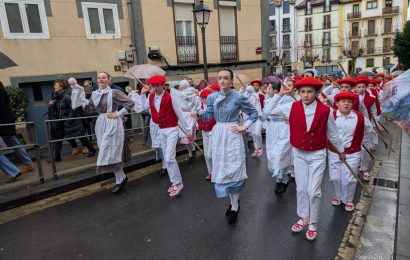 Inauteriek erdipurdiko hasiera izan dute euriaren erruz