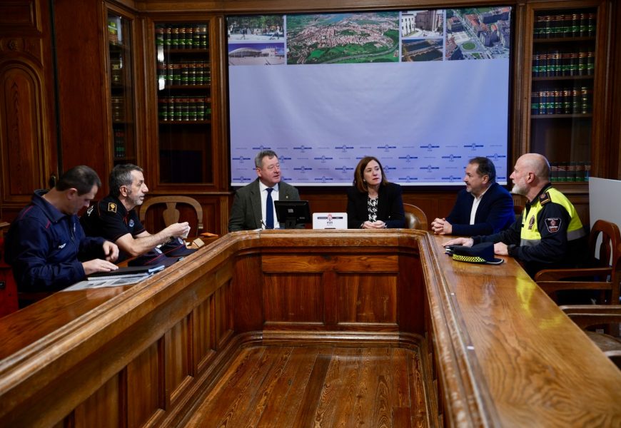 Bingen Zupiria segurtasun sailburua Irunen izan da 2025ean hirian bildutako  segurtasun datuak aztertzeko