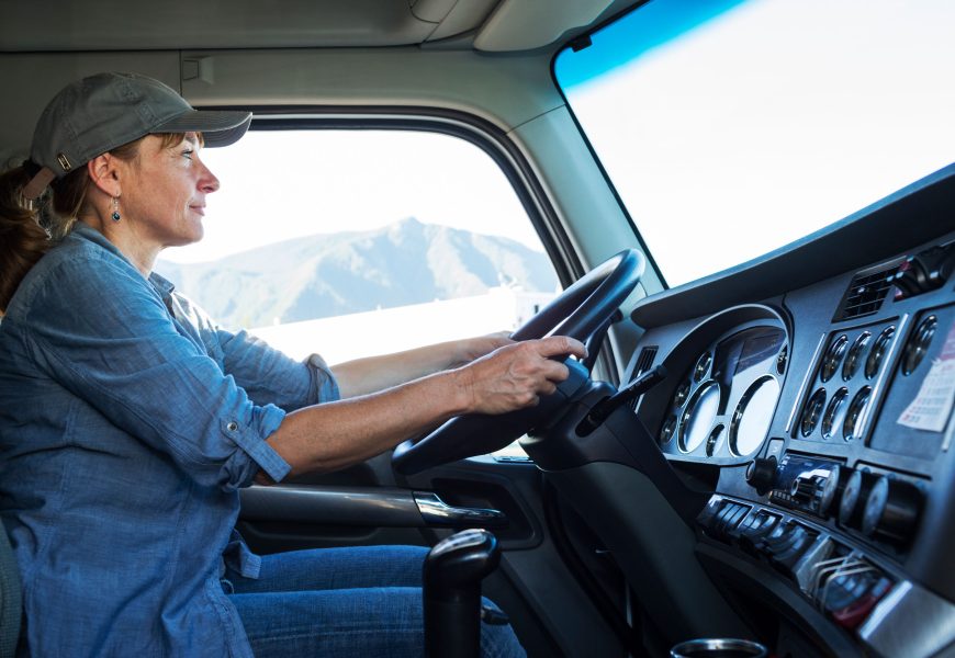 Garraioen sektorean emakume gidarien paperaz hausnartzeko mahai-ingurua antolatu du Plaiaundik