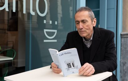 Café Mokka, Jabier Muguruzaren lehen pausoa nobelagintzan