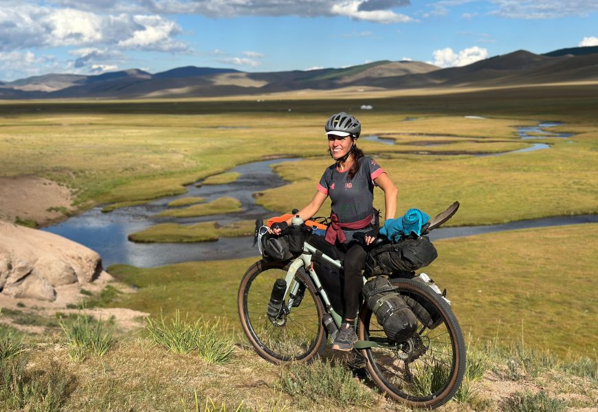‘Zure abenturaren bila’ programak Mongolian bizikletan egindako bidaian murgilduko da bihar
