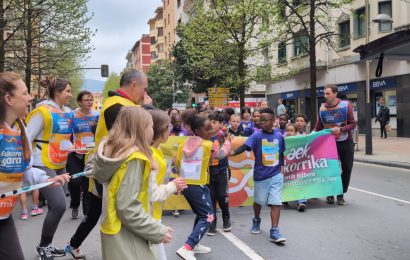 Euskararen koloreek Irun zeharkatu dute Korrika Txikiaren urratsetan