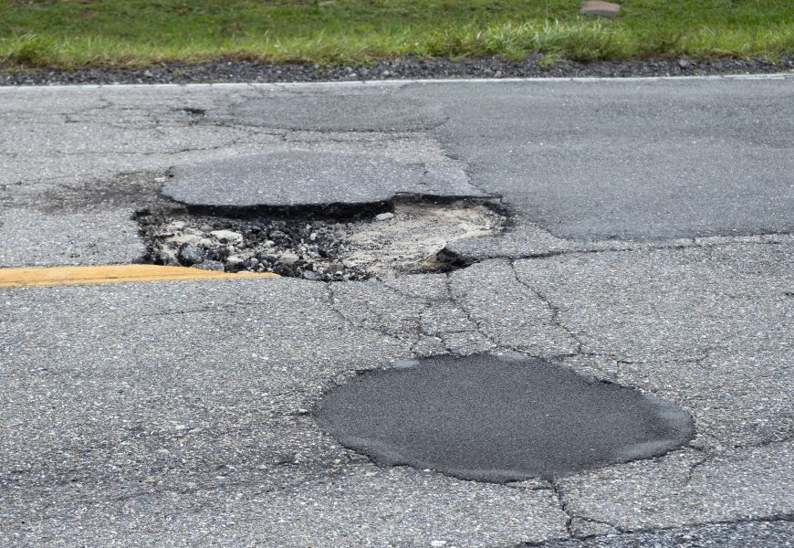 Hiriko bideetako zuloak konpontzeko lanak egingo dira aste honetan zehar, gauez