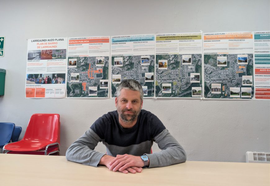 Larreaundi-Olaberria: Auzoa euskaratik eta komunitatetik loratzen