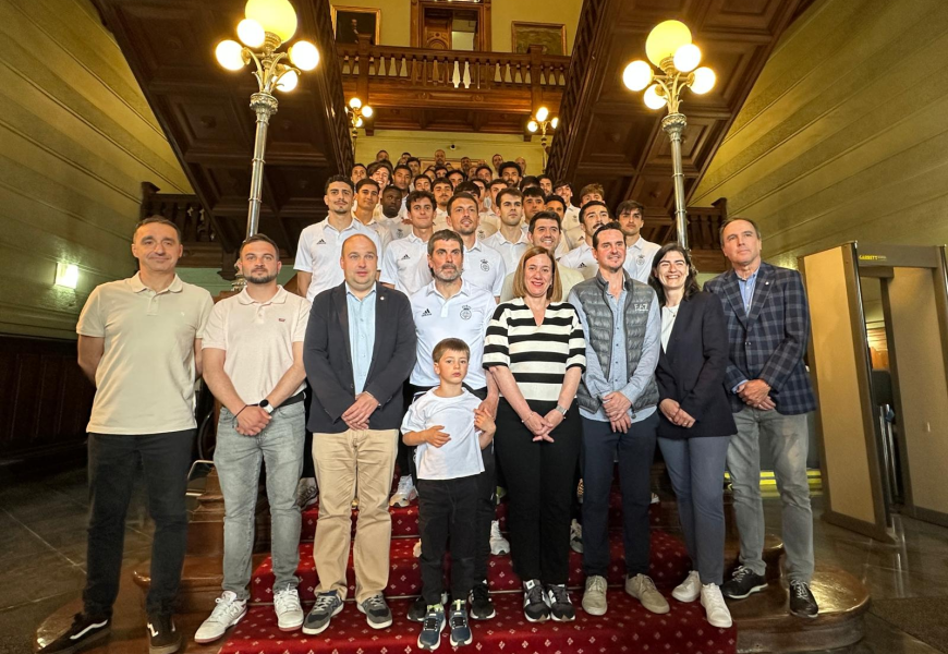 Irungo Udalak harrera egin dio Real Unióni 1. RFEF mailarako igoera lortu ondoren