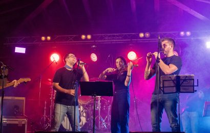 Folkesí: Urdanibia plaza Sanmartzialetan folk doinuez janzteko prest