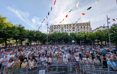 Bidasoko osasun publikoaren “narriadura larria” eta zerbitzu falta salatu dute herritarrek