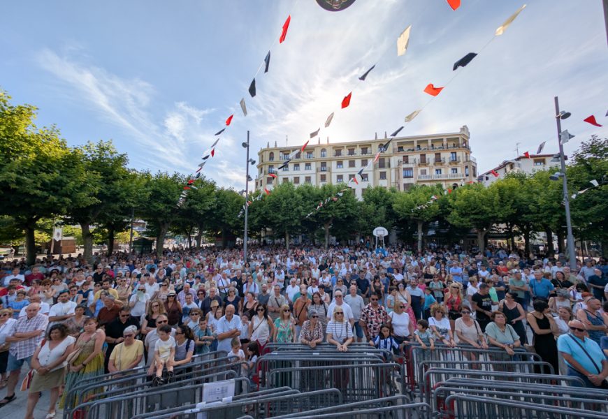 Bidasoko osasun publikoaren “narriadura larria” eta zerbitzu falta salatu dute herritarrek