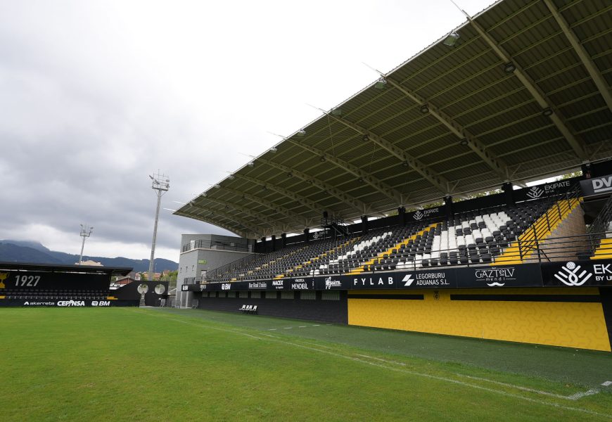 Lehen RFEF mailako klubek 15 euroko gehienezko prezioa finkatu dute kanpoko zaleentzat Lehen RFEF mailako klubek 15 euroko gehienezko prezioa finkatu dute kanpoko zaleentzat