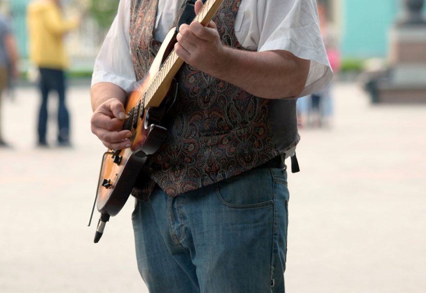 Rockalean taldeak giroa alaituko du igandean Alde Zaharrean eta San Juanen poteo musikatuarekin