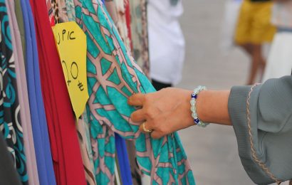 ‘Braderie – Merkatu Kalean’ azokaren 40. edizioa abiatuko du Mugan elkarteak gaur Irunen